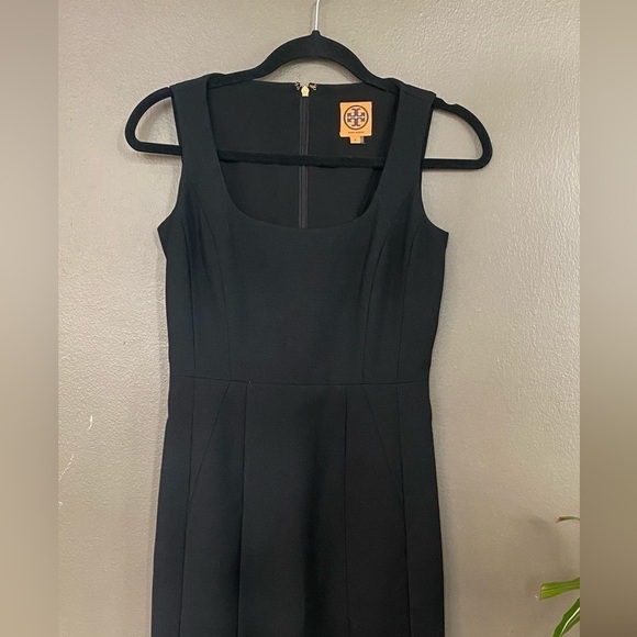 ⭐️HP⭐️ Tory Burch soft wool fitted dress- Xsmall - Picture 3 of 8